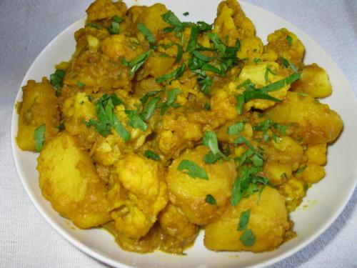 Aloo gobi (chou-fleur et pommes de terre à l'indienne) de Beaubarbu | Photo de Beaubarbu