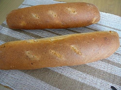 Baguettes ou bâtonnets aux tomates séchées et aux herbes au robot boulanger de Selene | Photo de Marilouise