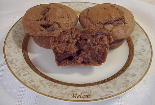 Cupcakes chocolat et cerises bing de métro | Photo de Melam