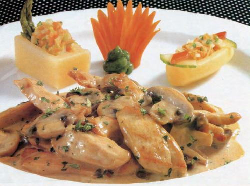 émincé de blanc de poulet aux champignons de Qu'est-Ce Qu'on Mange | Photo de PassionRecettes