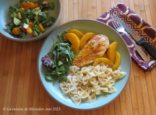 Escalopes de poulet aux pêches et au cari de Messidor