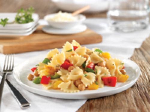 Farfalle avec poivrons, pois chiches et romano râpé de Edition Nouvelles | Photo de Edition nouvelles