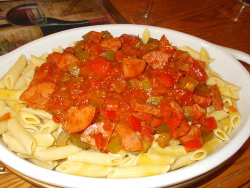 Fusilli aux pepperoni et à la tomate de Manger Avec Mo | Photo de Manger avec mo