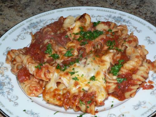 Fusilli gratinés, sauce aux tomates et au vinaigre balsamique de vivianne de Baddy | Photo de Baddy