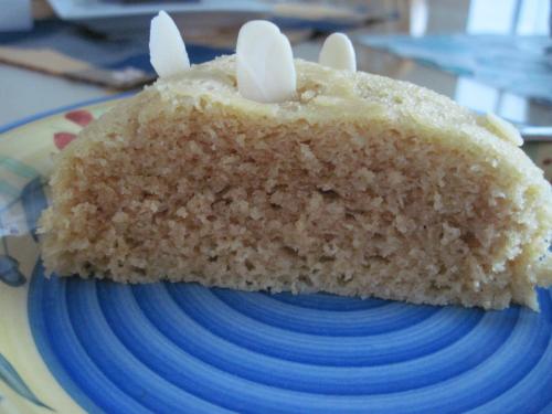 Gâteau-minute vanille et amande dans une tasse de vivella de Corralou | Photo de Corralou