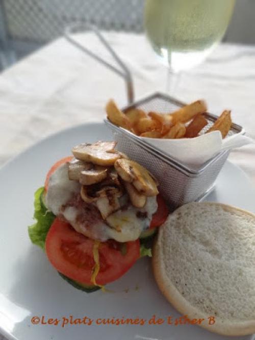 Hamburger aux champignons et au fromage suisse de Esther B | Photo de Estherb