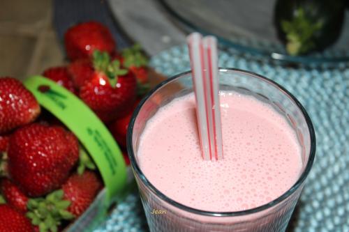 Lait frappé aux fraises et au yogourt de Nell | Photo de Nell