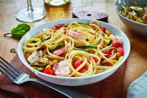 Linguines aux crevettes, courgettes et maïs de Edition Nouvelles | Photo de Edition nouvelles