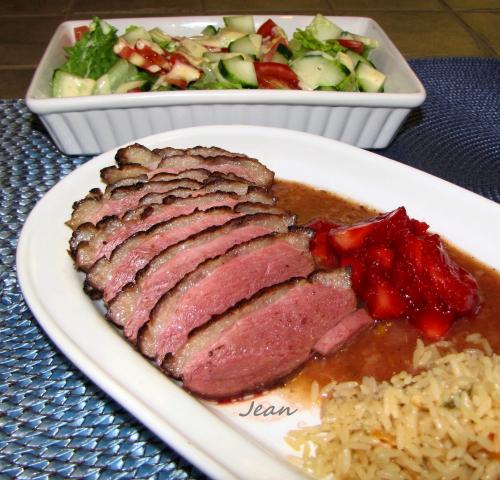 Magret de canard, fraises et miel. de Nell | Photo de Nell