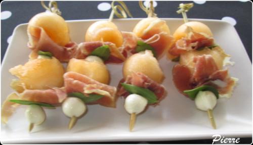 Mini-brochettes de cantaloup, bocconcinis et prosciutto présentation de Beaubarbu | Photo de Beaubarbu