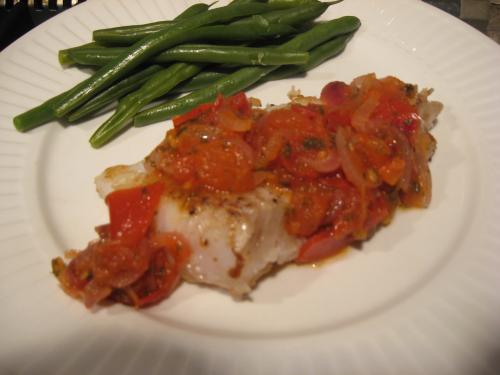 Morue et tombée de tomates au vin blanc