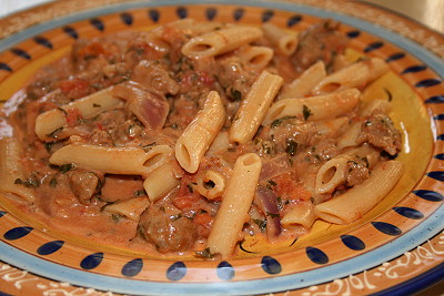 Penne dans une sauce crèmeuse avec saucisses italiennes de Mari12 | Photo de Mireille