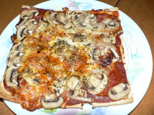 Pizza à croûte mince de marque cuisichef de Baddy | Photo de Baddy