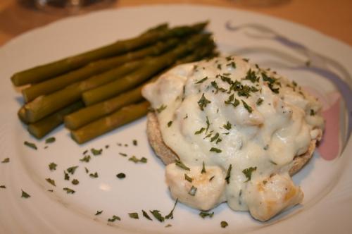 Poulet à la sauce parmesan sur muffin anglais de Mireille | Photo de Mireille