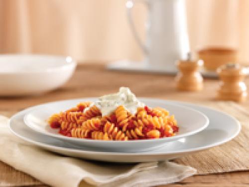 Rotini aux tomates italiennes en sauce et au fromage de chèvre de Edition Nouvelles | Photo de Edition nouvelles