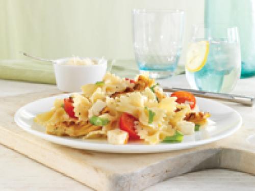 Salade de farfalle avec tomates cerise, artichauts et mozzarella du québec de Edition Nouvelles | Photo de Edition nouvelles