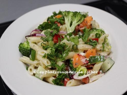 Salade de pâtes aux légumes avec vinaigrette italienne crémeuse de Esther B | Photo de Estherb