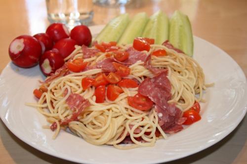 Salade de spaghettinis aux tomates et saucisson genoa de Mireille | Photo de Mireille