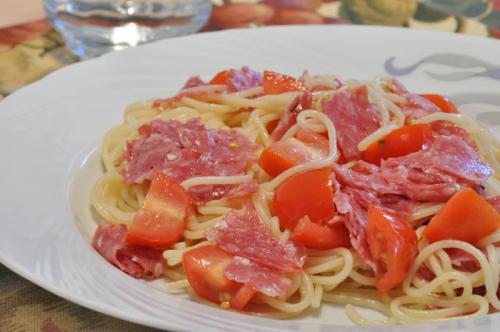 Salade de spaghettinis aux tomates et saucisson genoa de Mireille | Photo de Mireille