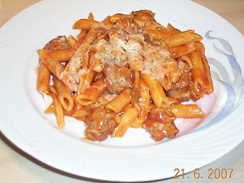 Saucisses et penne au basilic et origan de Pierret L. Daigneault | Photo de Mireille