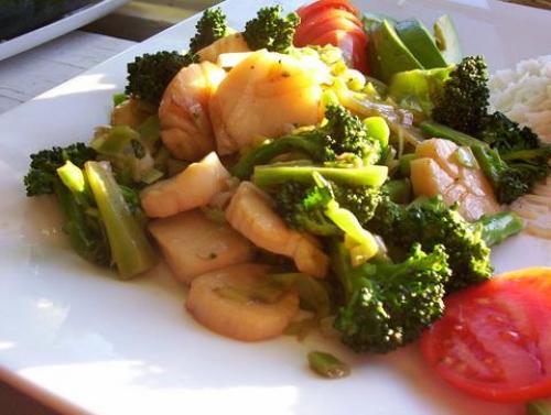 Sauté de pétoncles et de brocoli au citron de Caboche | Photo de Caboche