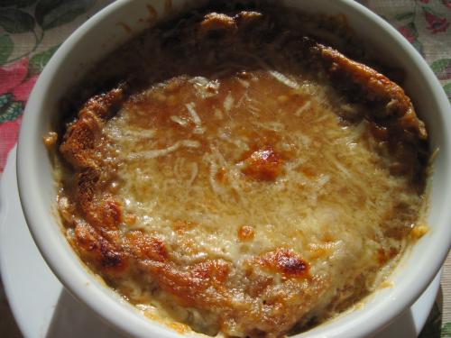 Soupe à l'oignon gratinée, simplifiée de Corralou | Photo de Corralou