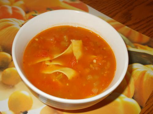 Soupe aux tomates et aux nouilles de Manger Avec Mo | Photo de Manger avec mo