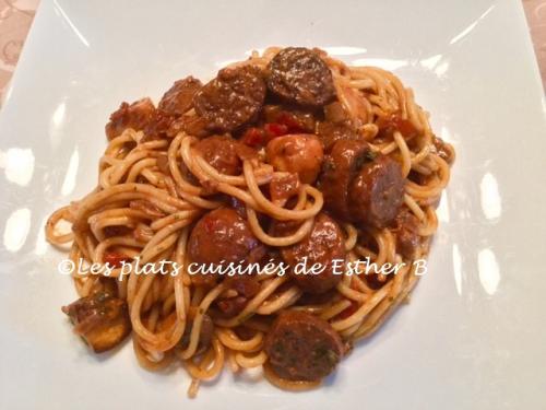 Spaghetti à la saucisse et aux légumes dans une sauce à la crème de Esther B | Photo de Estherb