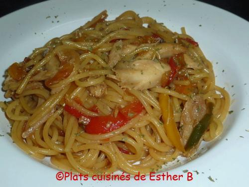 Spaghetti au poulet aux légumes à la sauce soya et miel de Esther B | Photo de Estherb