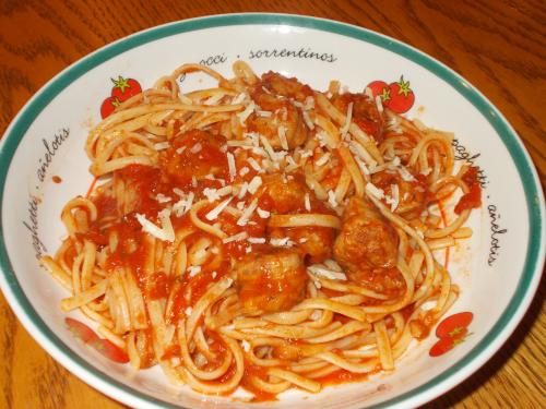 Spaghettis aux tomates et aux saucisses italiennes de Manger Avec Mo | Photo de Manger avec mo