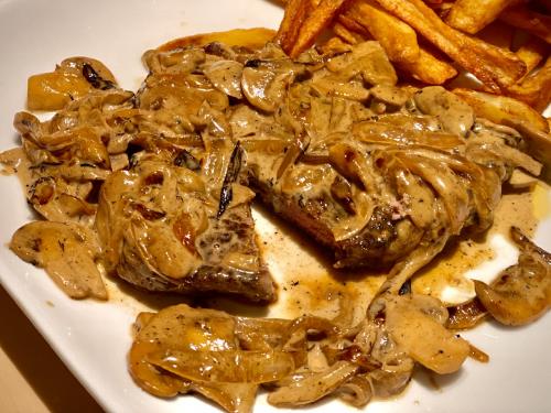 Steak de haut de surlonge et sa sauce | Photo de Mireille