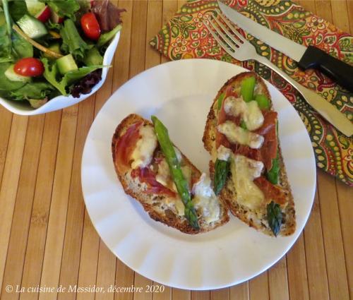 Tartines aux asperges avec prosciutto et fromages + de Messidor | Photo de Messidor