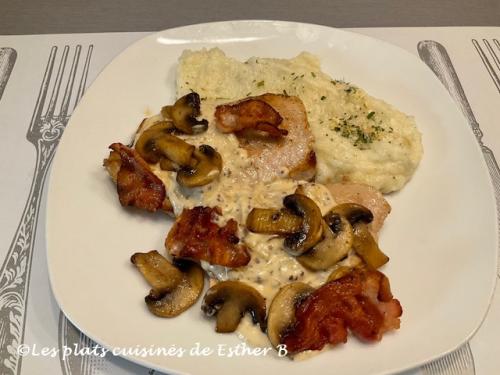 Côtelettes de porc au bacon et champignons, sauce moutarde et vin blanc de Estherb | Photo de Estherb