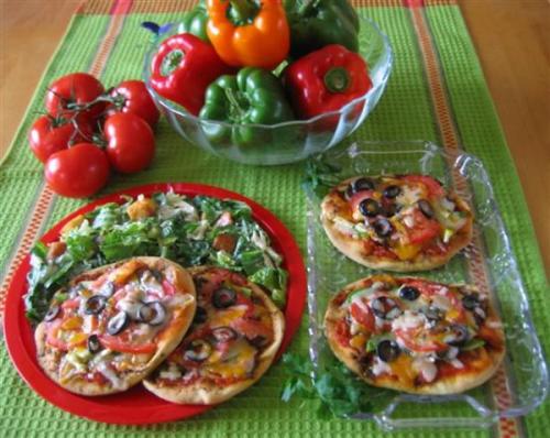 Mini pizzas végétariennes sur pain pita au thym de Mandoline | Photo de PassionRecettes