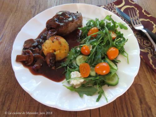 Pavés de boeuf bbq, sauce poivrée aux champignons + de Messidor | Photo de Messidor