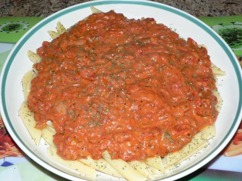 Penne sauce crémeuse aux tomates de mandoline de Baddy | Photo de Baddy