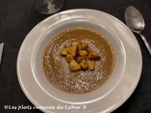 Potage aux oignons caramélisés et croûtons à l'ail de Estherb | Photo de Estherb