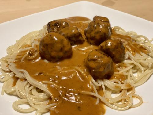 Sauce rosée avec boulettes de Callyoe | Photo de Mireille