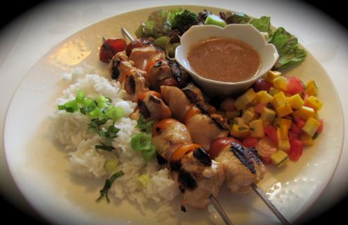 Brochettes de poulet au bbq, sauce aux noix de cajou de Messidor | Photo de Messidor