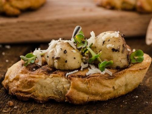 Bruschettas au poulet et au basilic frais | Photo de PassionRecettes