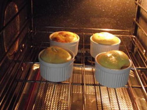 Clafoutis aux pommes et (sauce au rhum) pour 4 de Louise B. | Photo de Louise b.