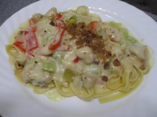 Linguine au poulet et légumes en sauce fromagée de Corralou | Photo de Corralou