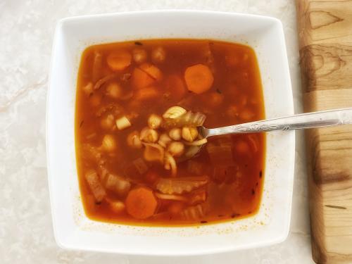 Soupe aux pois chiches et légumes à l'instant pot de Mireille | Photo de Mireille