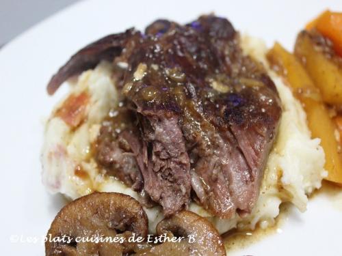 Boeuf braisé à l'oignon et purée de pommes de terre au bacon de marilou de Esther B | Photo de Estherb