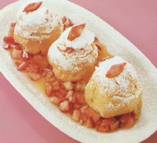 Choux à la crème et aux fraises de Qu'est-Ce Qu'on Mange | Photo de PassionRecettes