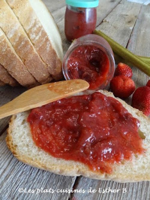 Confiture à la rhubarbe, fraises et sirop d'érable de Esther B | Photo de Estherb