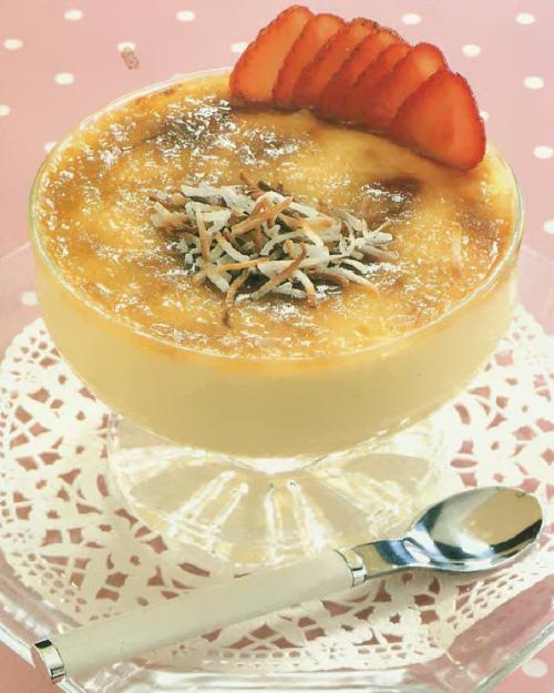 Crème brûlée à la noix de coco râpée de Qu'est-Ce Qu'on Mange | Photo de PassionRecettes