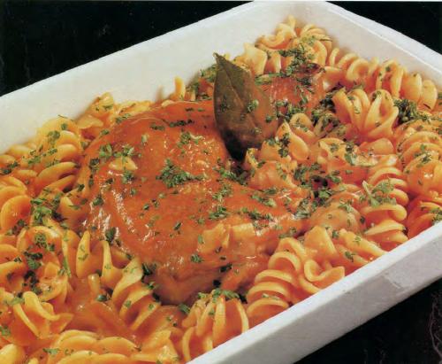 Cuisses de poulet braisées, aux rotini de Qu'est-Ce Qu'on Mange | Photo de PassionRecettes