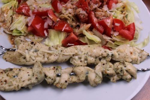 Fines brochettes de poulet au pesto classique de Nell | Photo de Nell