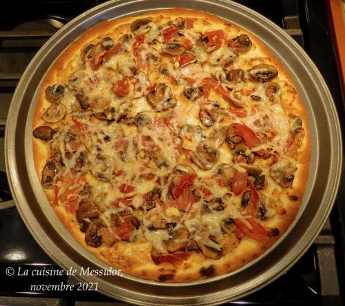 Pizza aux champignons et prosciutto, prise deux + de Messidor | Photo de Messidor